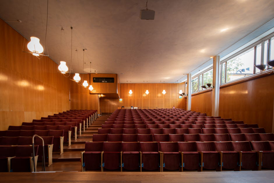 seating arrangement image